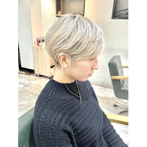 ブロンドショート/ハンサムショート/前髪長めショート