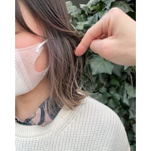 ミルクティーグレージュ×インナーカラー　外はねボブ