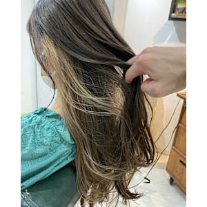 ミルクティーベージュ/インナーカラー/ロング - ACT 仙川店【アクト センガワテン】掲載中