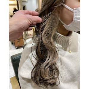 ミルクティーグレージュ×インナーカラー/ロングヘア - ACT 仙川店【アクト センガワテン】掲載中