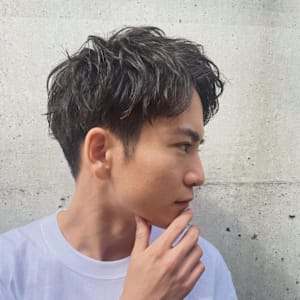 黒髪アップバング/ツーブロック刈り上げ/ショートスタイル