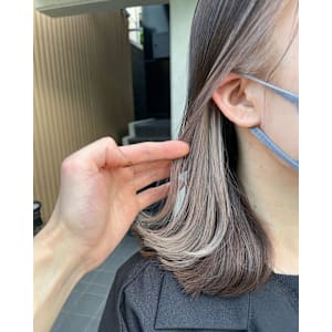 ホワイトベージュ　インナーカラー　外はね