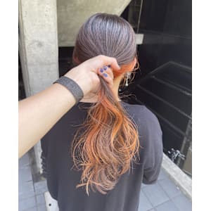 インナーカラー・オレンジ・ポニーテール