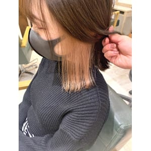 イヤーカラー　インナーカラー×ピンクベージュ