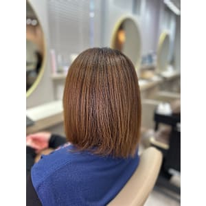 軽めのミディアムスタイル♪