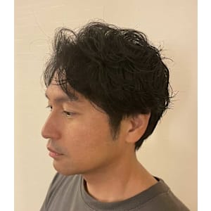 ナチュラルスパイラルパーマスタイル。ビジネスシーンにも。