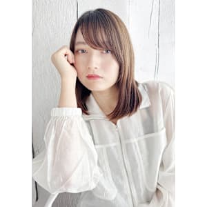 レイヤーの入ったナチュラルストレートスタイル