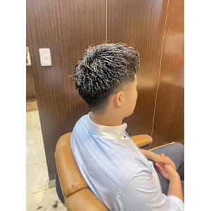 神田ビジネス - ヘアーモードキクチ 神田日銀通り店【ヘアーモードキクチ】掲載中