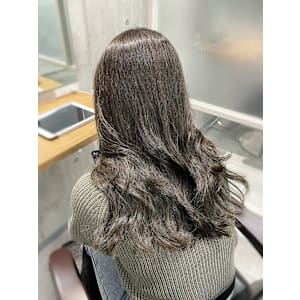 オリーブグレージュ