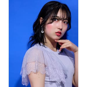 “Ember of Black”顔周りレイヤーカット×黒を纏