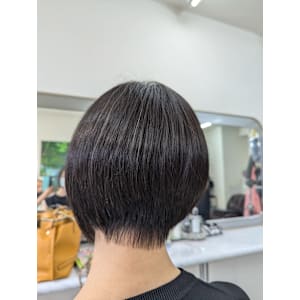 前下がり ボブスタイル