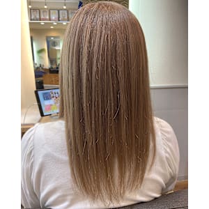 明るめベージュ