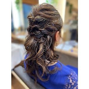 お呼ばれヘア／ハーフアップ