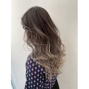 ベージュカラー