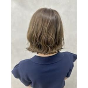 カーキベージュカラー×外ハネボブ/札幌大通駅個室美容室