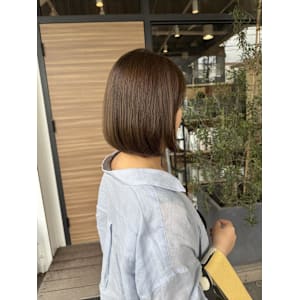 オリーブベージュカラー