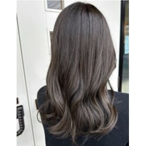 オリーブグレージュ×韓国ヘア