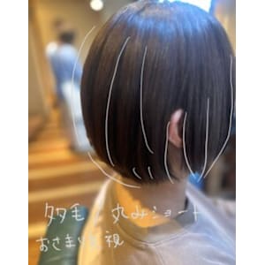 ショートボブ／多毛／レイヤースタイル