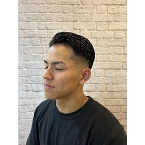 落ち着いた大人のスキンフェード！【新宿/理容室／バー バー】