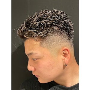 宮城亮太風パーマ×ホワイトメッシュ