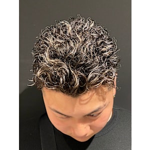 宮城亮太風パーマ×ホワイトメッシュ