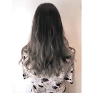 グラデーショングレーカラー - newi 池袋【ネウィ イケブクロ】掲載中