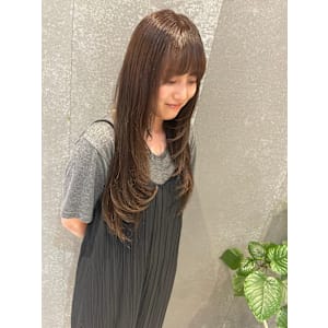 ブルーグレージュ×レイヤースタイル