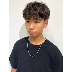 マッシュ ニュアンスパーマ ツーブロック 刈り上げショート