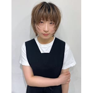 ハイトーン ベージュ ショートボブ ハッシュカット レイヤー