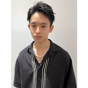 ツーブロック 黒髪ショート アップバング 爽やかヘア 20代