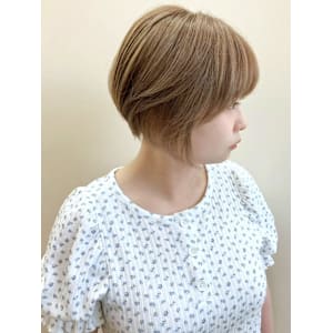 ハイトーン ミルクティーベージュ レイヤーボブ 前下がり