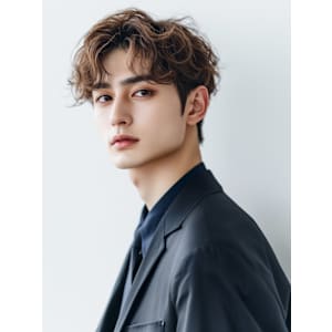 波巻きパーマ センターパート カルマパーマ ベージュカラー