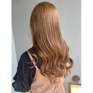 ミルクティーベージュ ハイトーンカラー 巻き髪アレンジ