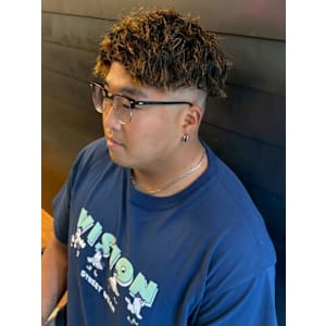 ツイストパーマ スキンフェード グラデーション ハイライト