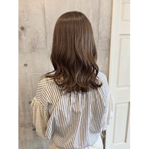 肌馴染みのいいベージュカラー