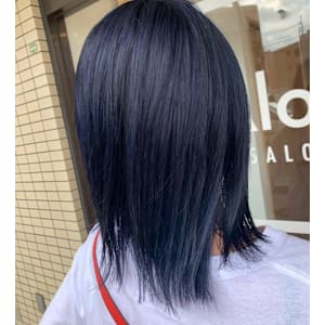 ネイビーカラー×伸ばしかけボブ