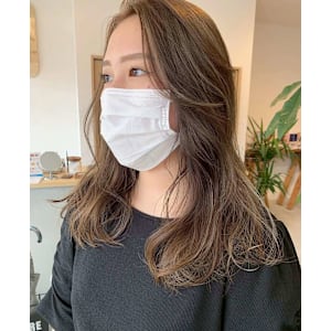 ベージュ系カラー×ハイライト