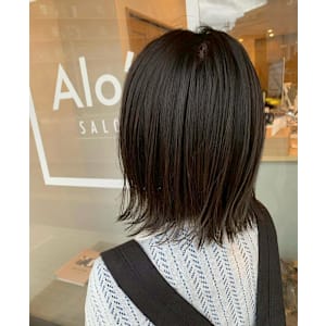 ダークベージュ×伸ばしかけボブ