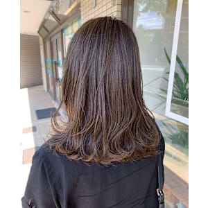 ライトブラウンベージュ×秋カラー