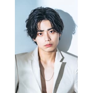 センターパート　ソフトツーブロック 無造作ショート 