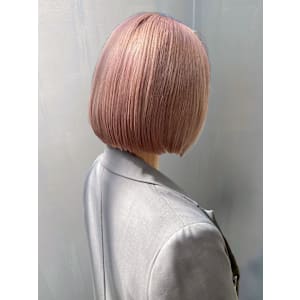 ハイトーンピンク ボブ 艶髪 ブリーチ 20代 ミニボブ