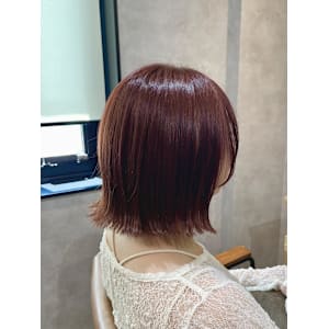 外ハネのボブスタイル