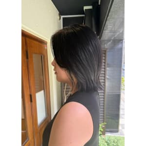 黒髪でも重たく見せない、夏の透明感レイヤー