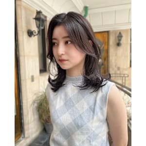 ミディアムレイヤーカット小顔前髪ワンカールグレージュ　