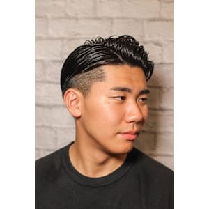 ツーブロ、ジェルできっちりスタイル