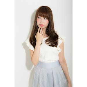 やさしいワンカールで毛先を遊ばせたナチュラルストレート3