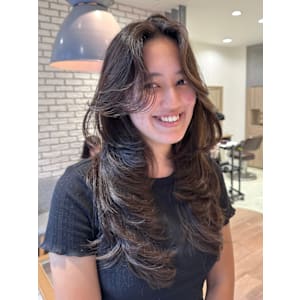 動きと立体感のあるロングレイヤー【三軒茶屋】