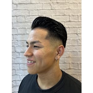 落ち着いた大人のスキンフェード！【新宿/理容室／バー バー】