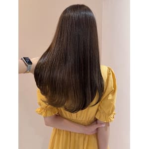 オリーブグレージュ 透明感カラー 艶髪 ストレート 20代