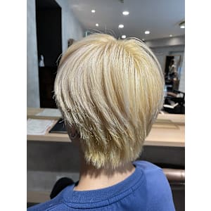 ホワイトブロンドショート